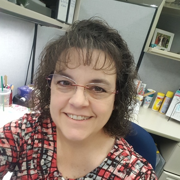 Meet your Posher, Melissa - Picture 1 of 1